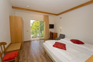 Dundyner, pengeskab på værelset, gratis Wi-Fi