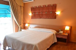 Individually furnished, desk, soundproofing, cribs/infant beds - Gardenia (Palermo)