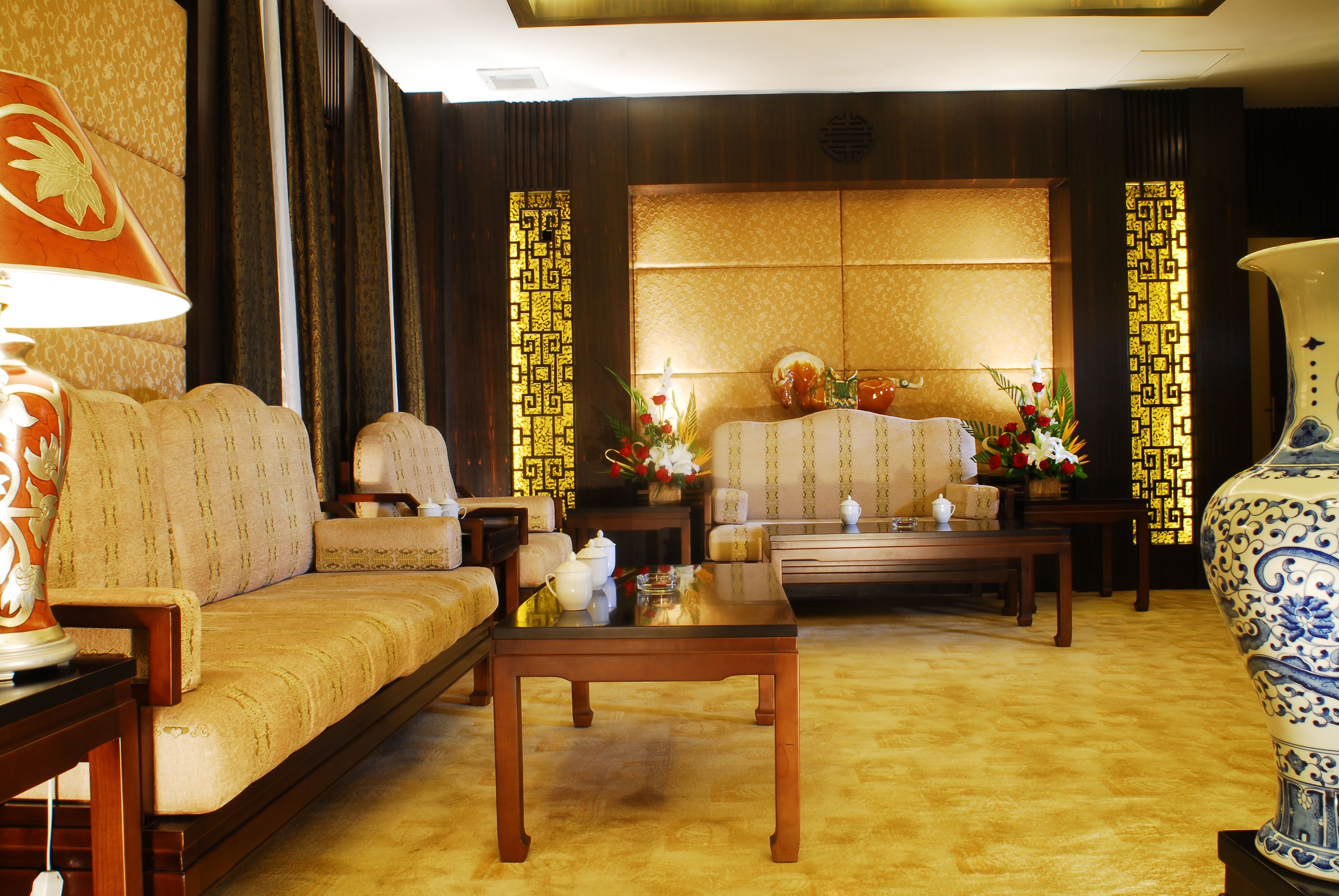 29-inch flat-screen tv with satellite channels, tv