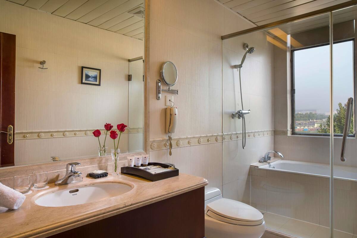1 bedroom, minibar, in-room safe, desk