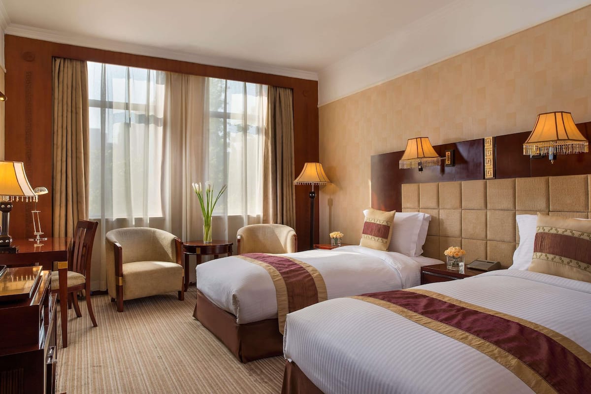 Quarto superior, 2 camas de solteiro | 1 quarto, frigobar, cofres nos quartos, escrivaninha