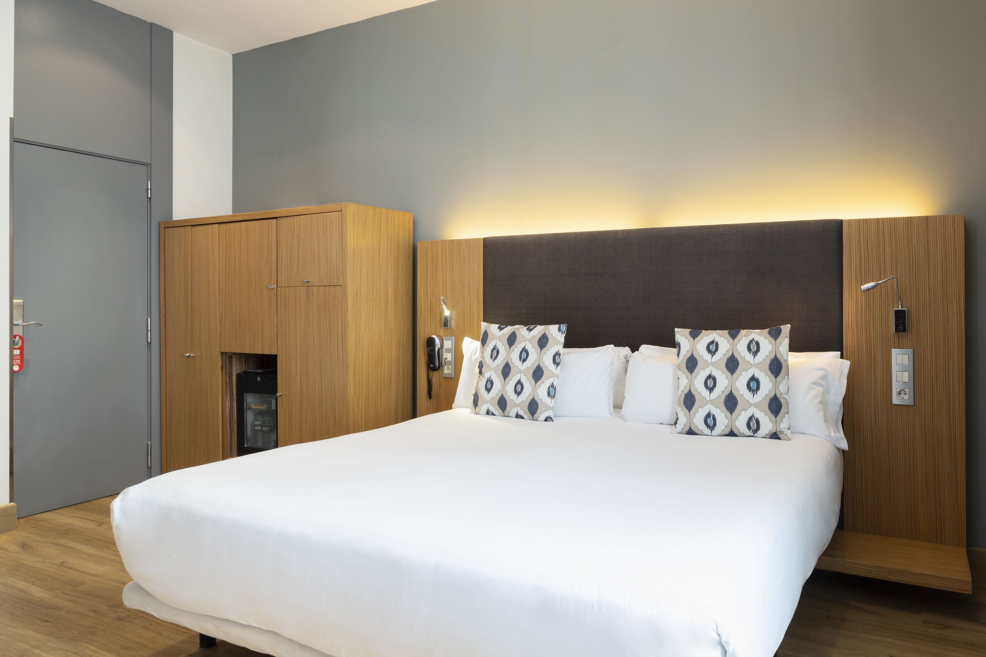 minibar, in-room safe, desk, soundproofing