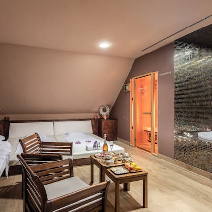 Couples treatment rooms, sauna, body treatments, facials