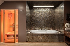 Couples treatment rooms, sauna, body treatments, facials