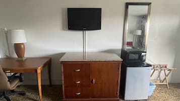 Desk, soundproofing, iron/ironing board, free WiFi