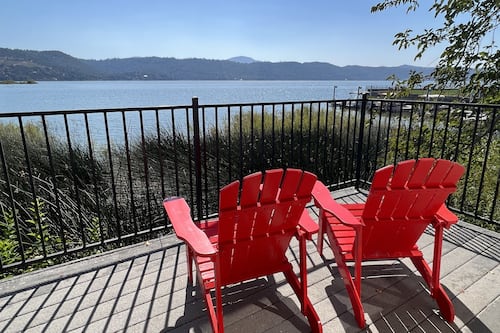 27 Waterfront Cottage 1 Queen Bed | Balcony view