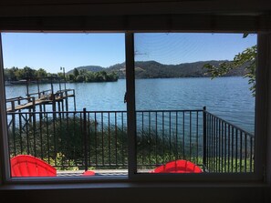 27 Cottage frente al lago con 1 cama matrimonial | Vistas desde la habitación