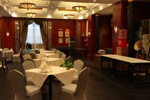 2 ห้องอาหาร, บริการอาหารเช้า