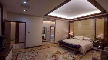 Minibar y caja de seguridad en la habitación