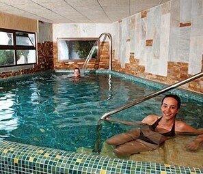 Indoor spa tub