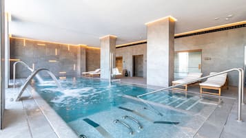 Sauna, tina de hidromasaje, baño de vapor y masajes