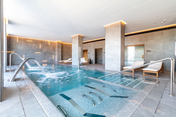 Sauna, bain à remous, hammam, massages