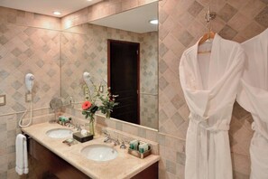Free toiletries, hair dryer, towels, soap - Hotel Alejandro I, Affiliated by Meliá (Salta)