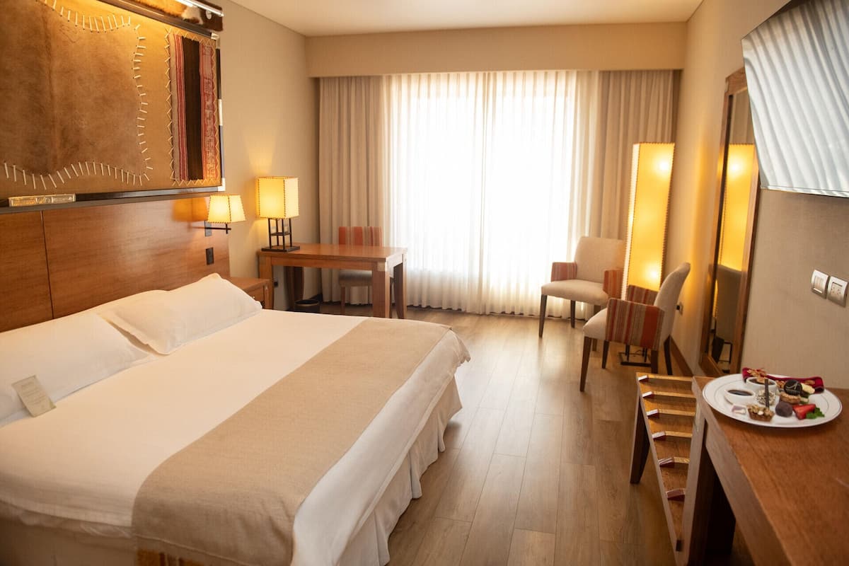 Ropa de cama de alta calidad, colchones Tempur-Pedic y minibar