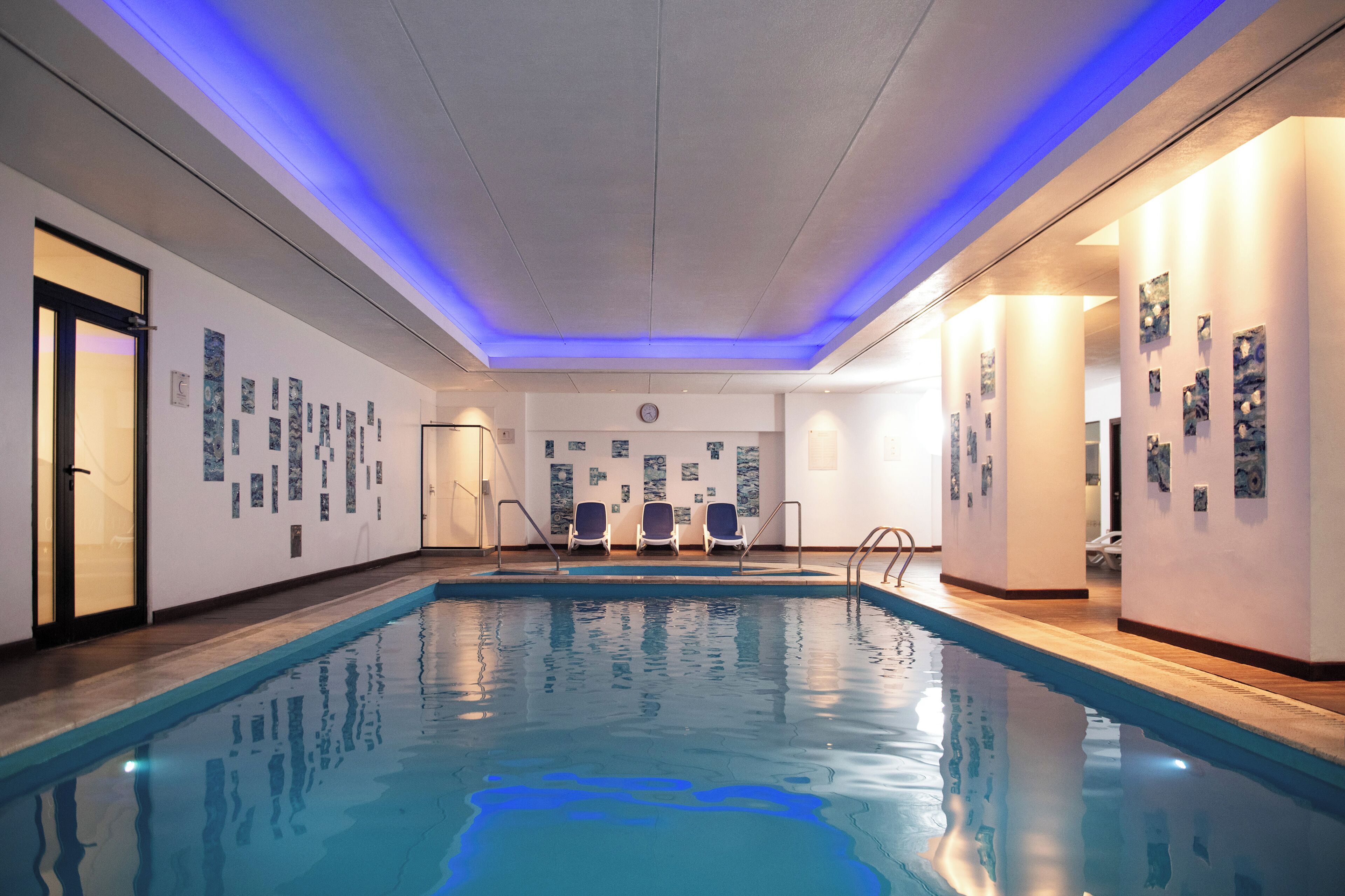 Indoor pool, pool loungers