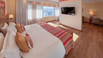 Caja de seguridad en la habitación y escritorio