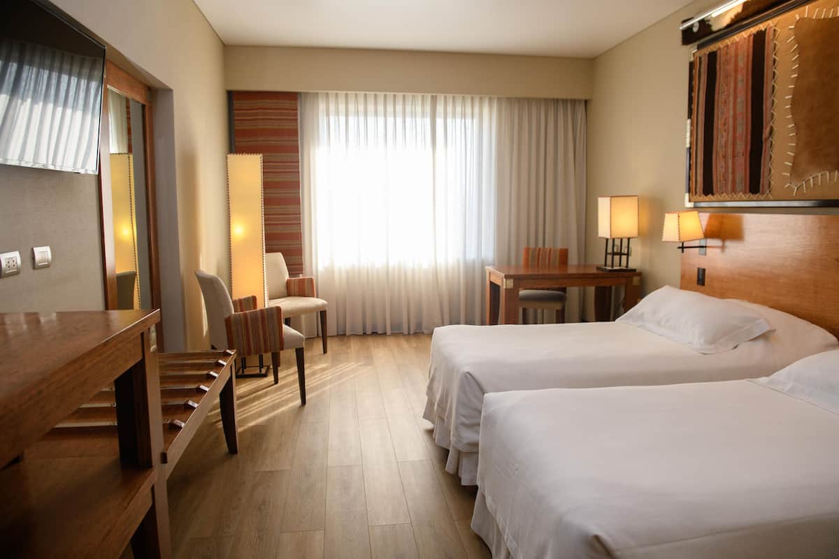 Ropa de cama de alta calidad, colchones Tempur-Pedic y minibar