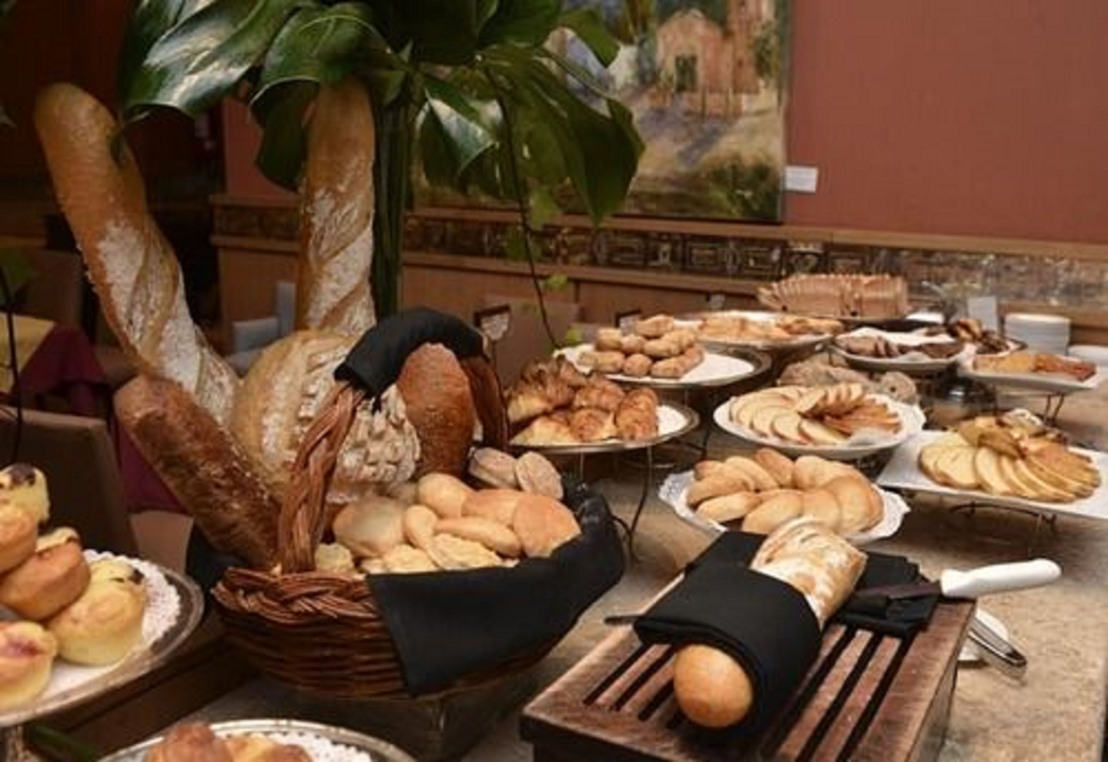 free daily full breakfast