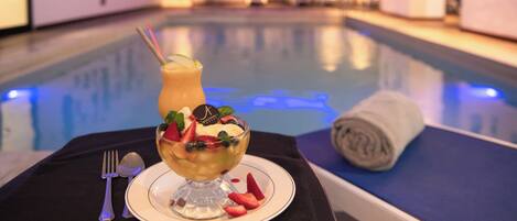 Indoor pool, sun loungers
