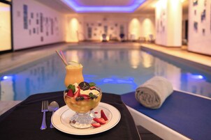 Indoor pool, sun loungers