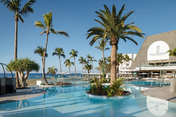 2 piscinas al aire libre