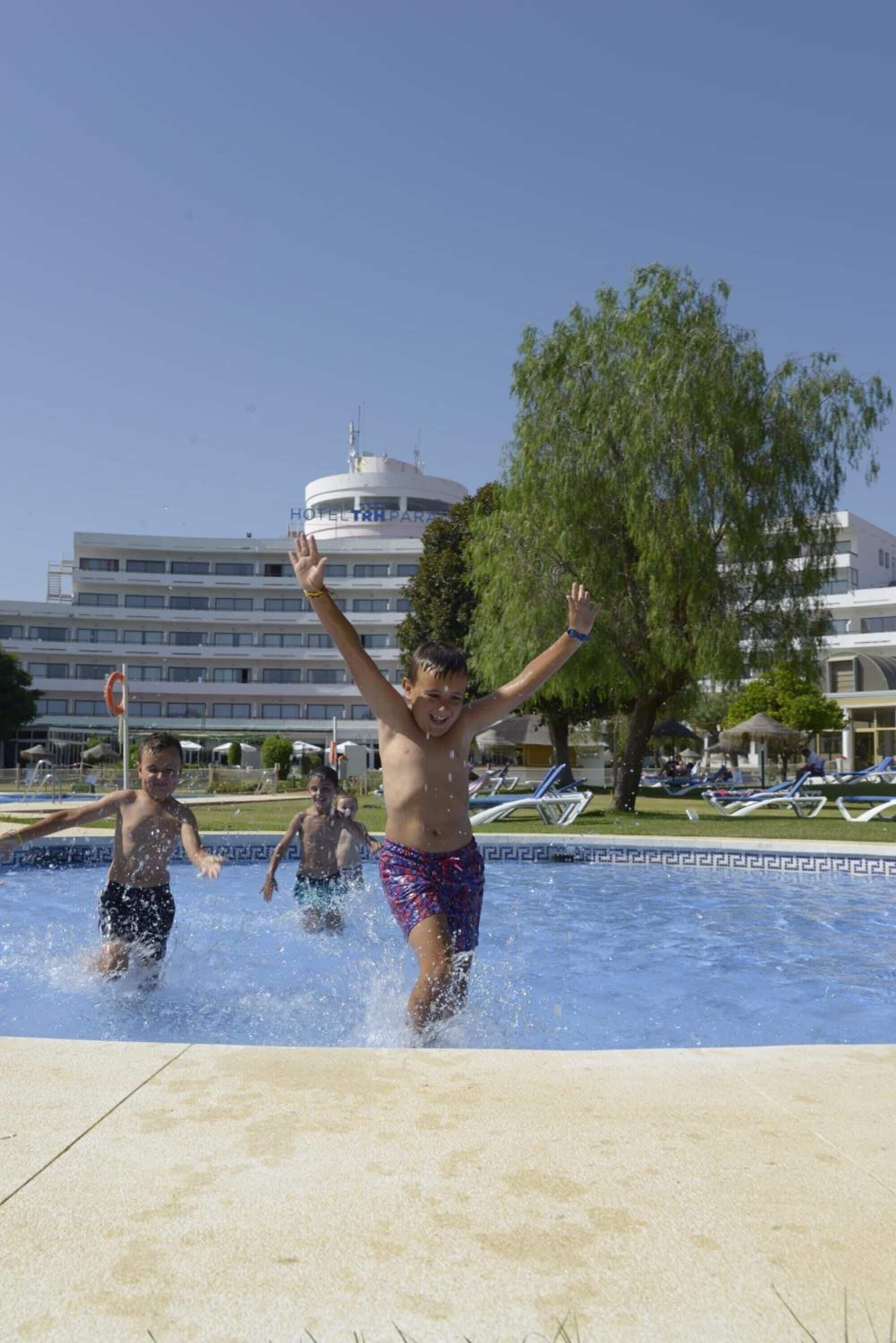 Piscine couverte, piscine extérieure
