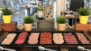2 restaurantes, se sirve cena