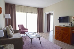 Suite (2 adults + 2 children) | Gebar bulu kapas, bar mini, meja, Wi-fi percuma 