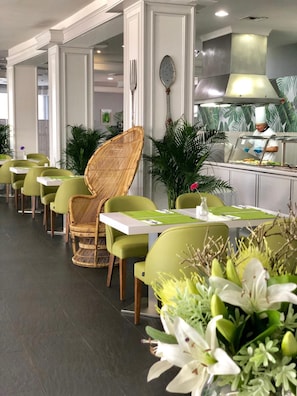 2 restaurants servant le souper