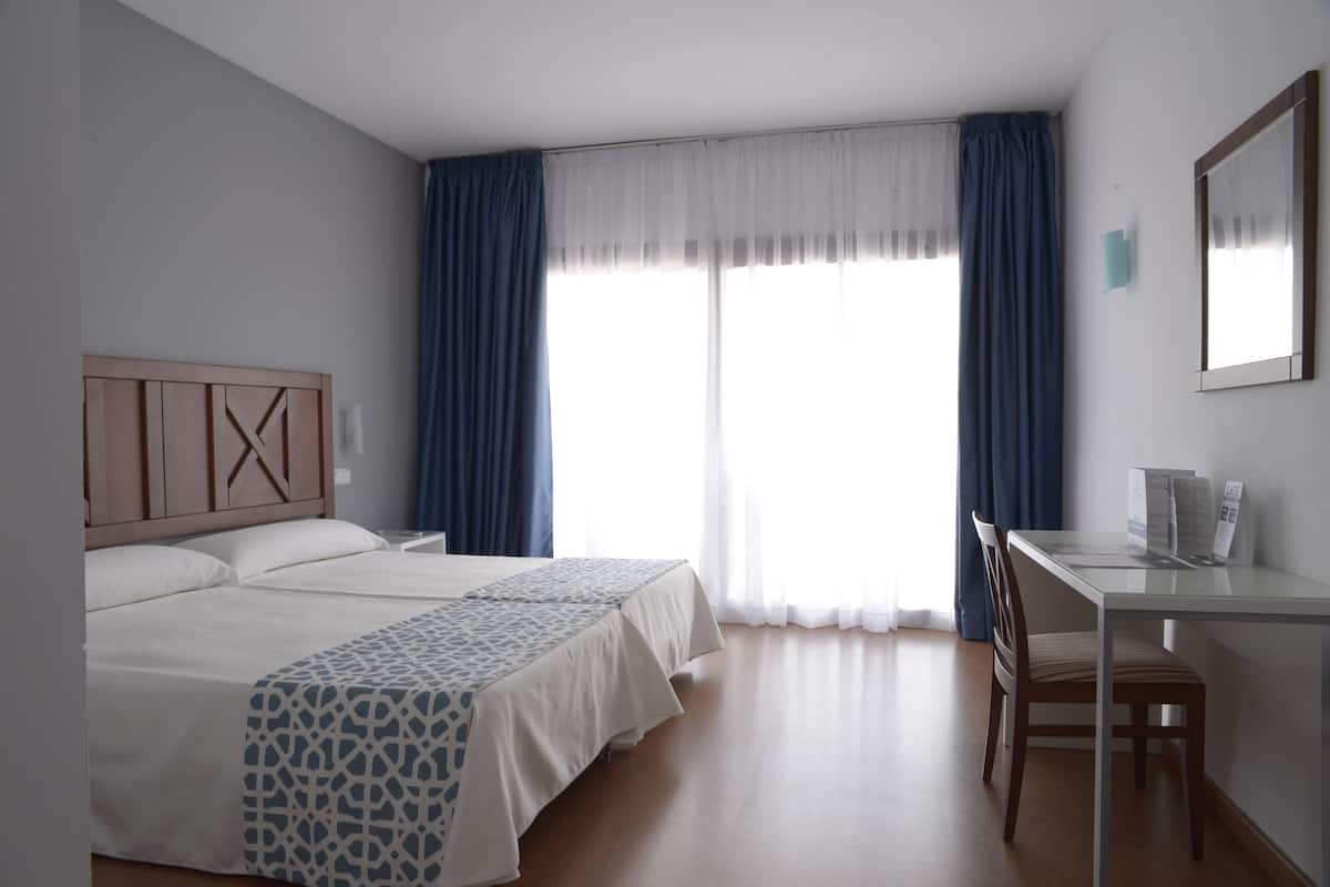 Down comforters, minibar, desk, free WiFi