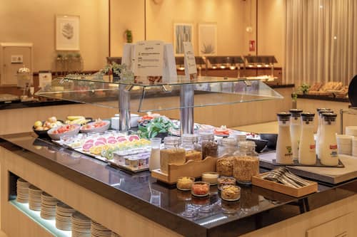 Se ofrece un desayuno bufé todos los días (por un coste adicional)