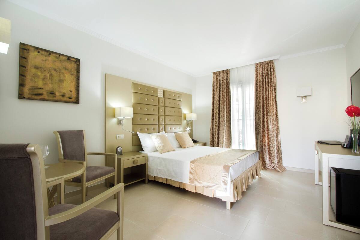 Ropa de cama de alta calidad, colchones Select Comfort y minibar 