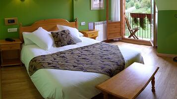 Double or Twin Room | Minibar, in-room safe, free WiFi, bed sheets