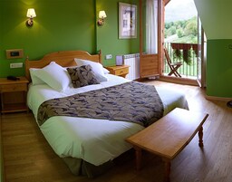 Habitación con 1 cama doble o 2 individuales | Minibar, caja fuerte, wifi gratis y ropa de cama