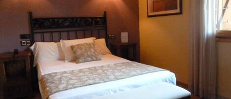 Double or Twin Room | Minibar, in-room safe, free WiFi, bed sheets