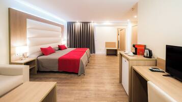 Premium Double Room | 1 bedroom, soundproofing, WiFi, bed sheets