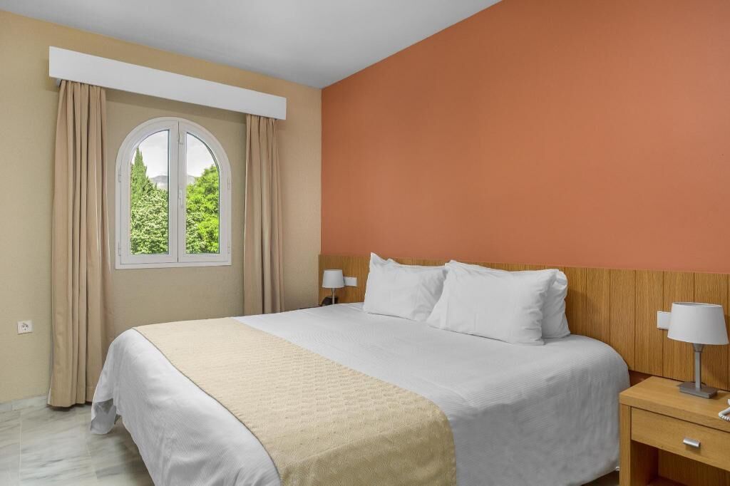 Pillowtop beds, in-room safe, iron/ironing board, free cribs/infant beds