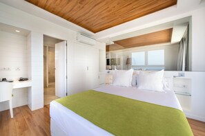 Suite Junior, 1 grand lit, terrasse, vue mer