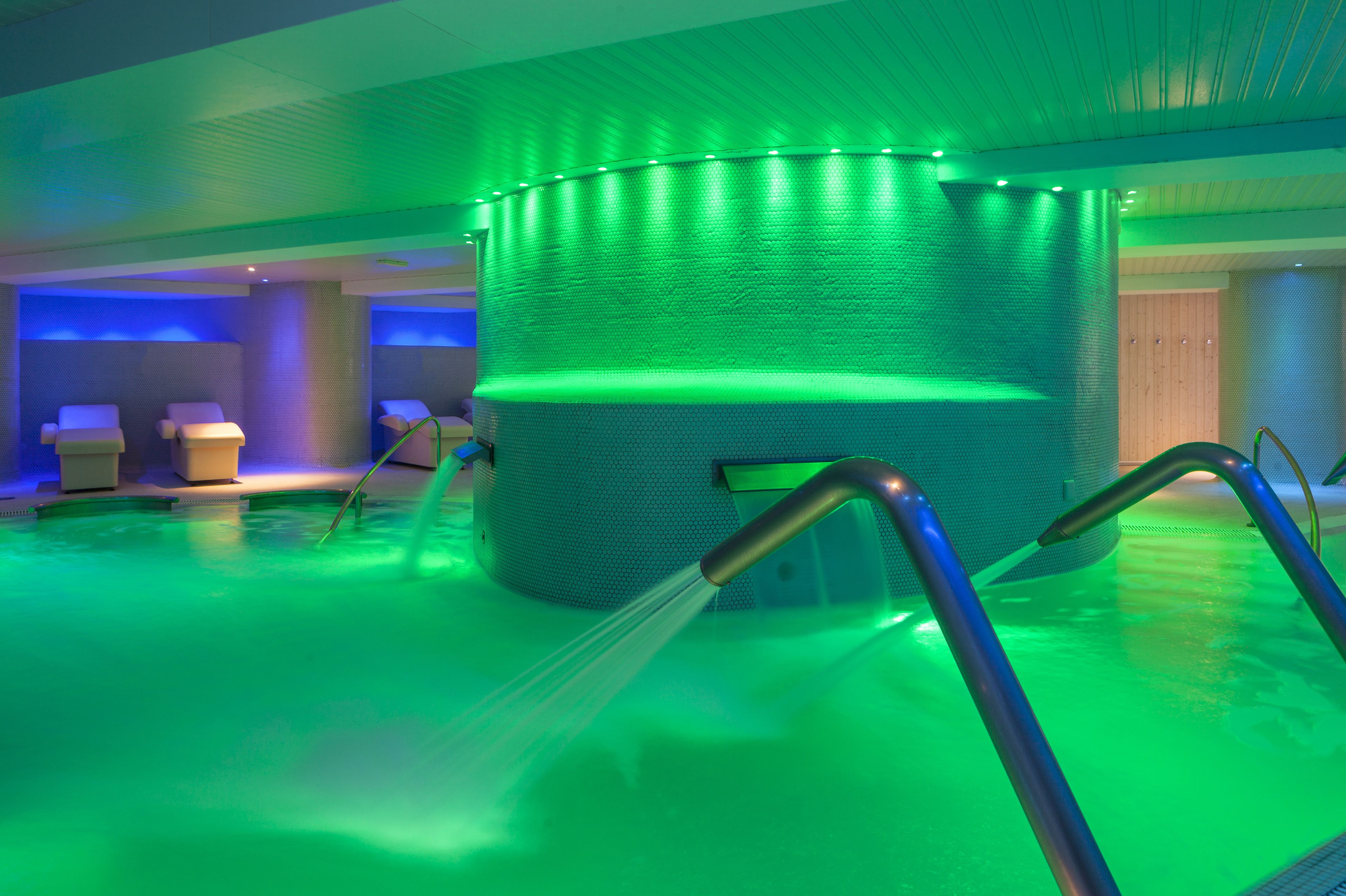 sauna, hot tub, steam room, body treatments, facials, massages