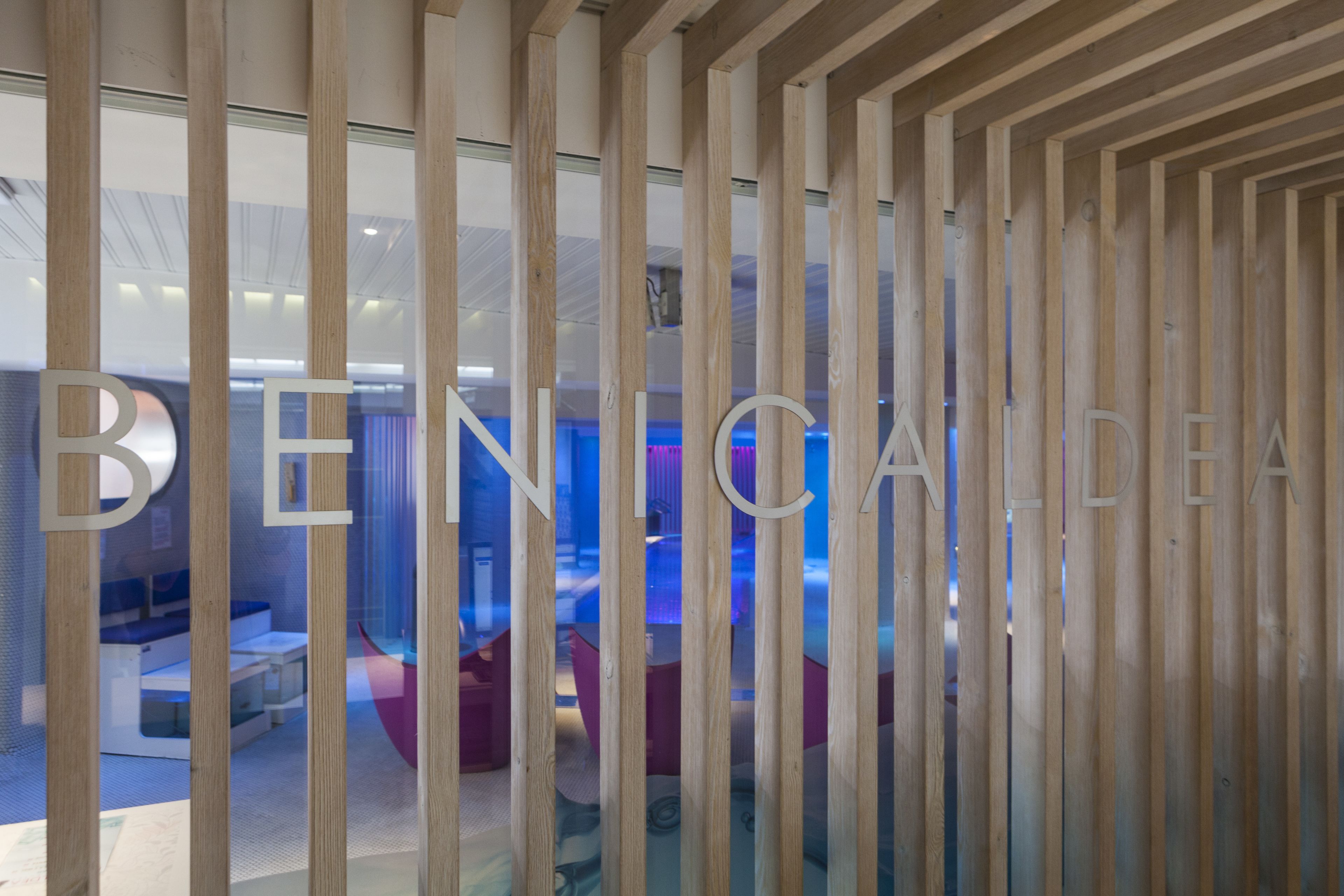 桑拿、热水浴缸、湿蒸房、身体护理、面部护理、按摩服务