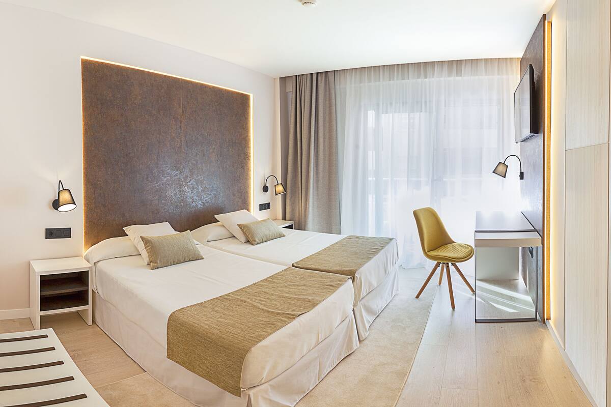 Minibar, desk, blackout drapes, bed sheets