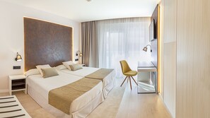 Minibar, Schreibtisch, Verdunkelungsvorhänge, Bettwäsche