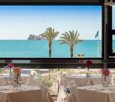 Breakfast, lunch, dinner served; international cuisine, sea views 
