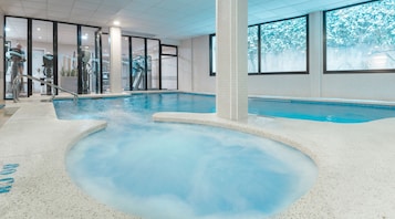 Indoor spa tub