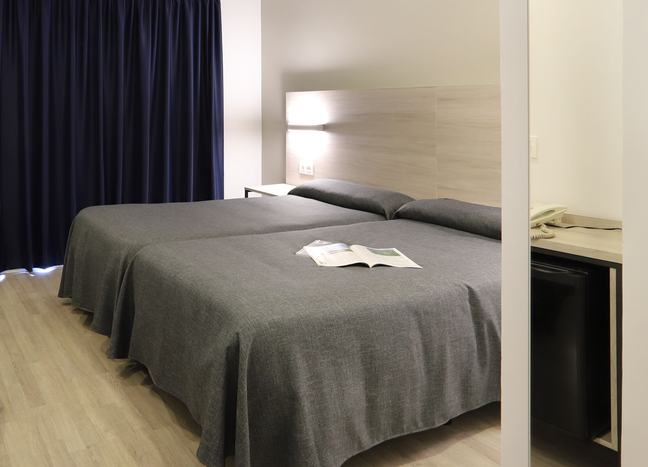 Minibar, bureau, rideaux d’obscurcissement, lit de bébé (gratuit)