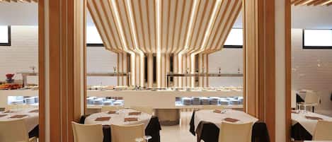 Aamiainen, lounas ja illallinen; kansainvälinen keittiö