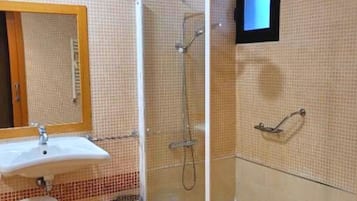 Double Room Single Use | Bathroom | Bidet, towels