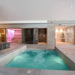Couples treatment room(s), sauna, hot tub, steam room, prenatal massages