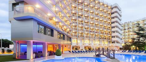 Doppia Standard, vista piscina | Piscina all'aperto | Piscina stagionale all'aperto