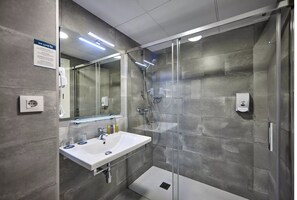 Artículos de tocador gratuitos, secador de pelo, toallas, jabón
